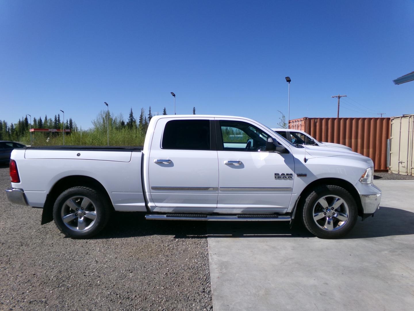 2017 Dodge 1500 Big Horn Crew Cab LWB 4WD (1C6RR7TT0HS) with an 5.7L V8 OHV 16V engine, 6-Speed Automatic transmission, located at 2630 Philips Field Rd., Fairbanks, AK, 99709, (907) 458-0593, 64.848068, -147.780609 - Photo#2